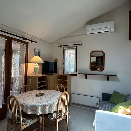 Holiday home Pavillon Avec Mezzanine, Piscine Et Commodites A Proximite - - Fr-1-732-73 *