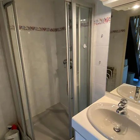 Pavillon Avec Mezzanine, Piscine Et Commodites A Proximite - - Fr-1-732-73